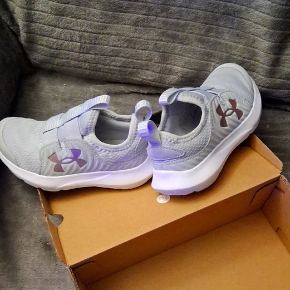 NWT Girld Under Armour Light Gray/Light Metallic Purple Slip-in Tennis Shoes - Picture 1 of 8